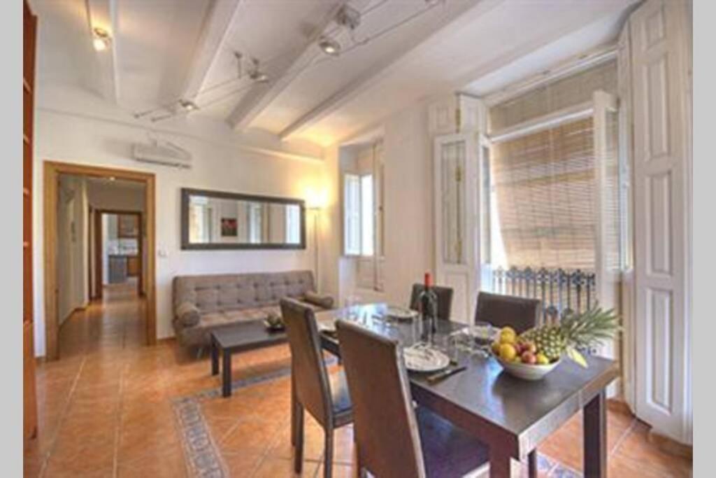 Main Central Station Apartment Valencia Eksteriør bilde